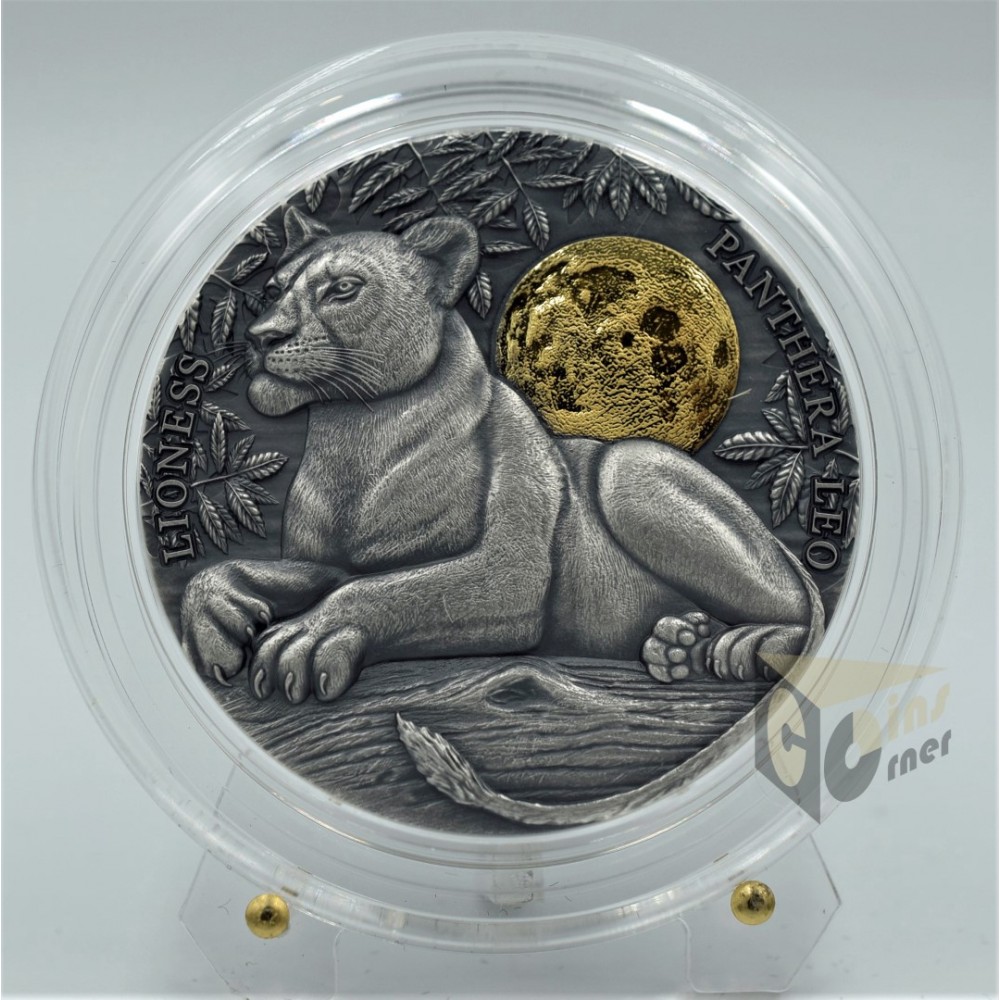 Lioness Wildlife in the Moonlight  2 Oz - 2021 Niue
