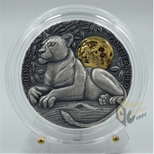 Lioness Wildlife in the Moonlight  2 Oz - 2021 Niue
