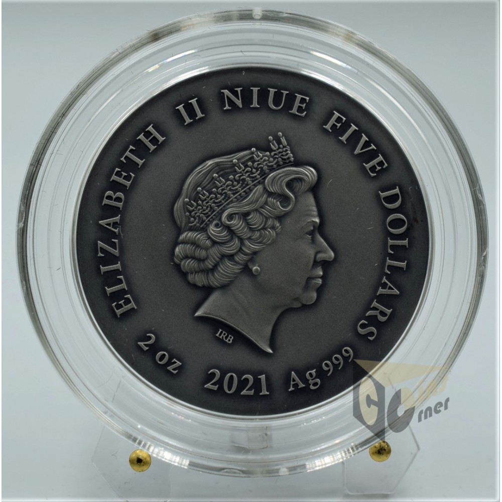 Lioness Wildlife in the Moonlight  2 Oz - 2021 Niue