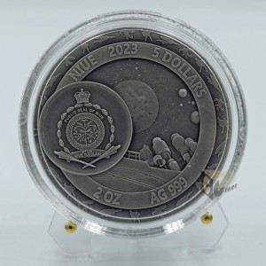 Niue 2023 Superman 2 Oz Silver High Relief Antique Finish Colorized Coin